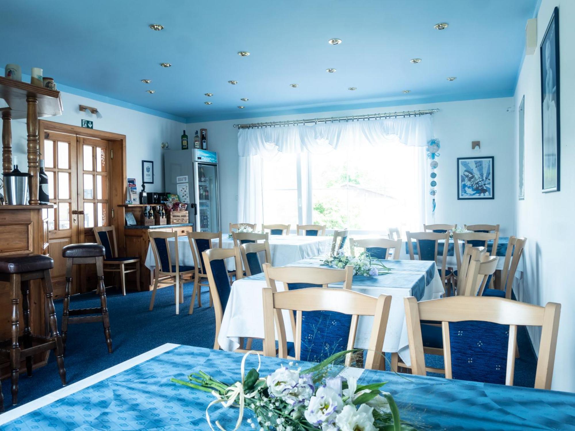 Hotel Penzion Benesov à Broumov Extérieur photo