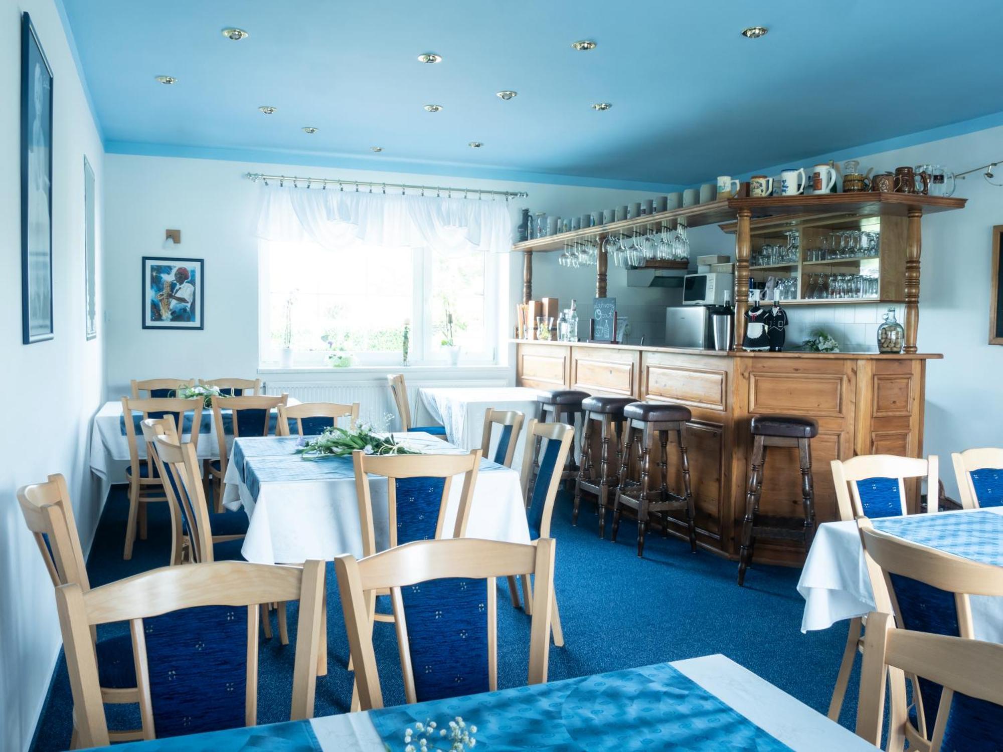 Hotel Penzion Benesov à Broumov Extérieur photo
